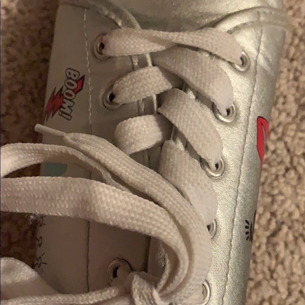 shoes - Picture 4 of 5